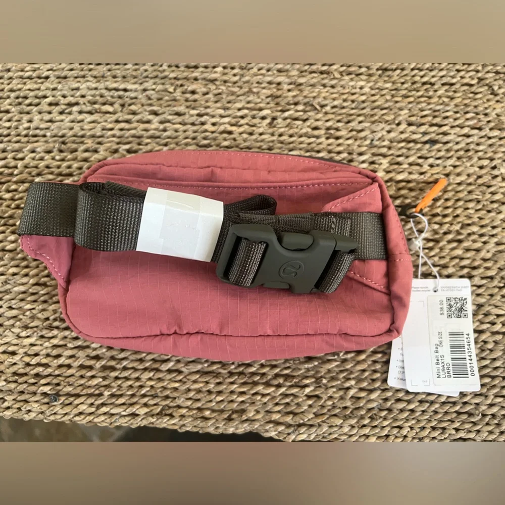 nwt lululemon mini belt bag - Picture 2 of 4